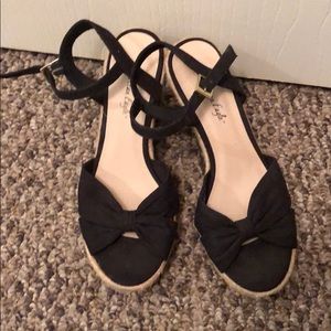 Black wedges